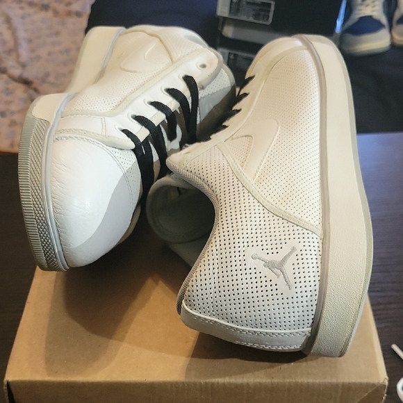 Jordan Sky High Low Rare "White Wolf Grey" (2011) Mens 10.5 Womens 12 EUC - Picture 8 of 10